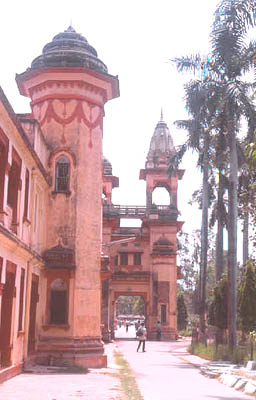 BHU hospital1.jpg (32480 bytes)