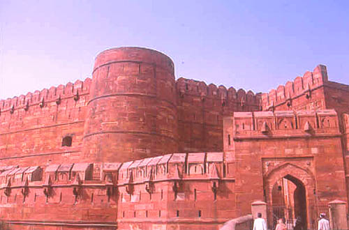 Agra fort.jpg (40976 bytes)