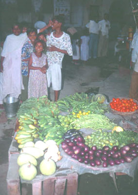 market.jpg (37387 bytes)